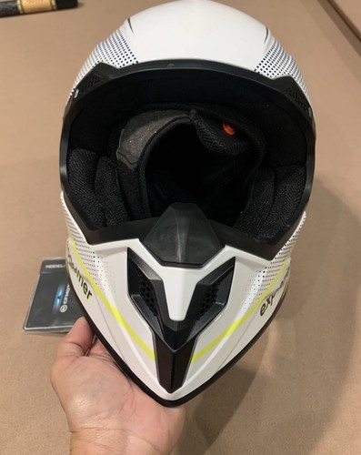 Nwt moto youth - helmet, fits